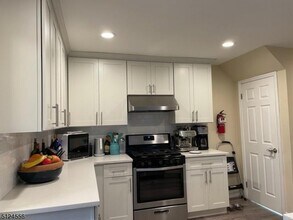 49 Blaine St in Millburn, NJ - Building Photo - Building Photo