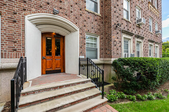 73-37 Austin St in Forest Hills, NY - Building Photo - Building Photo