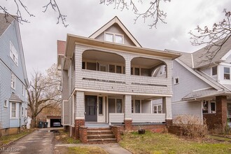 2671 Hampshire Rd in Cleveland Heights, OH - Building Photo - Building Photo
