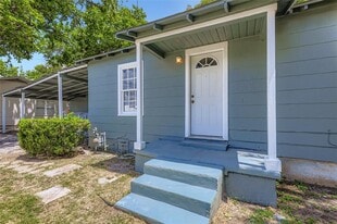700 W St Johns Ave in Austin, TX - Building Photo
