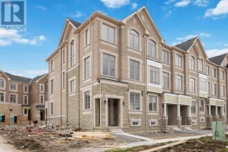 3440 Denison St in Markham, ON - Building Photo - Building Photo