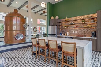 10010 N Capital of Texas Hwy in Austin, TX - Foto de edificio - Building Photo