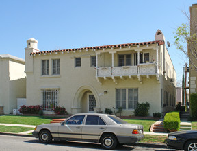 132 S Reeves Dr in Beverly Hills, CA - Building Photo - Building Photo