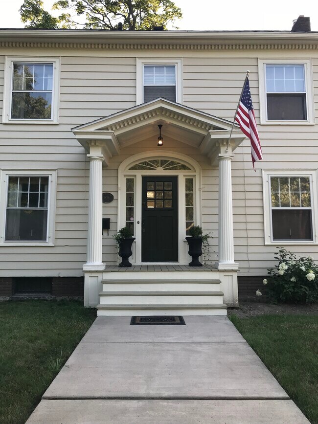 1828 E Genesee St, Unit 1 Unit Available in Syracuse, NY - Building Photo - Building Photo