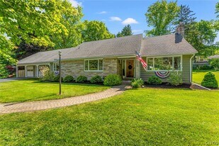 30 Lyndon Rd in Fayetteville, NY - Building Photo