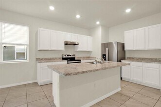 1273 Yellow Finch Dr in Davenport, FL - Building Photo - Building Photo