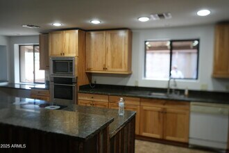47015 N New River Rd in New River, AZ - Foto de edificio - Building Photo