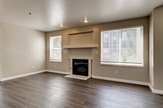300 N Oak Harbor St in Oak Harbor, WA - Building Photo - Building Photo