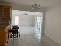 255 E 18th St in Hialeah, FL - Building Photo - Building Photo