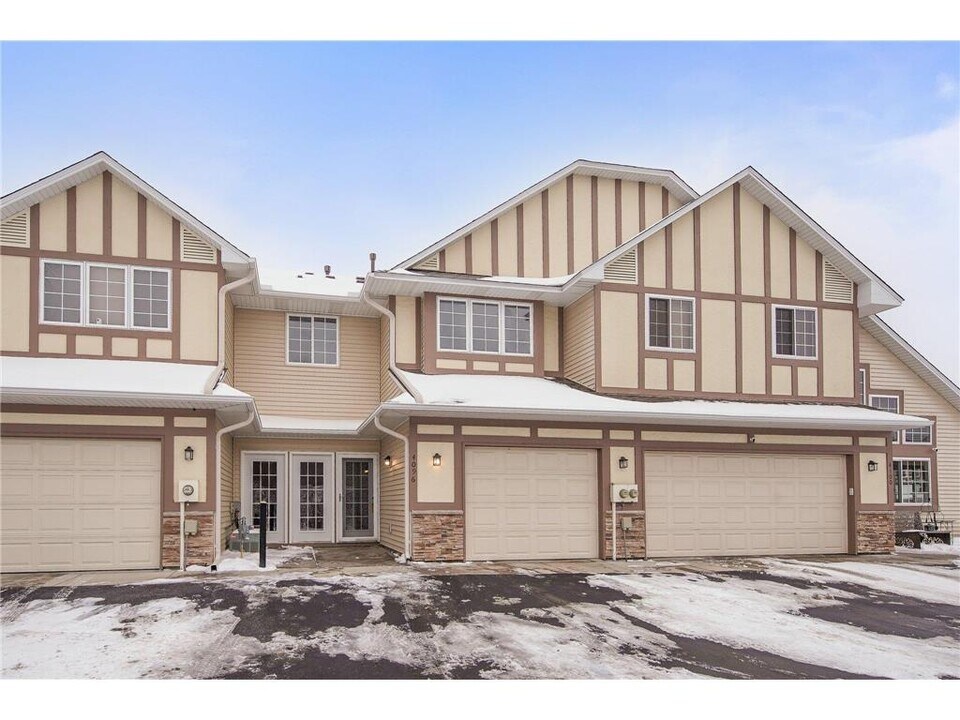 4096 Meadowlark Curve in Eagan, MN - Building Photo
