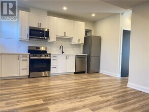 15 Greenaway Ave in Hamilton, ON - Building Photo - Building Photo