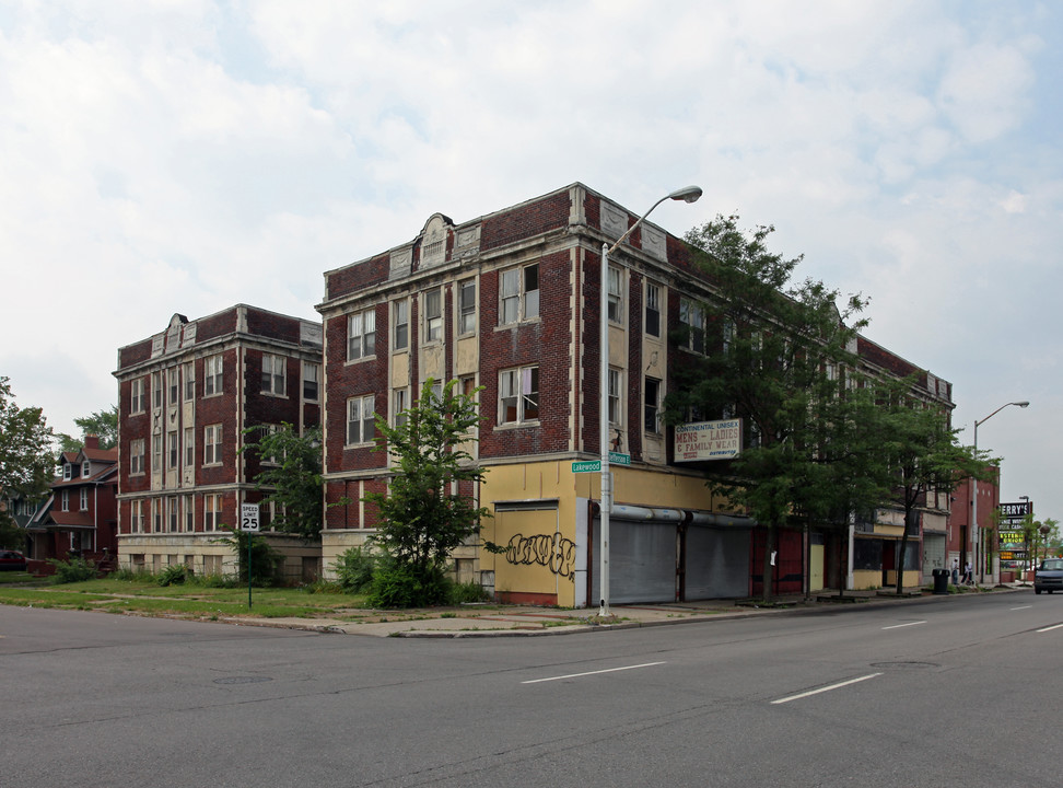 14230 E Jefferson Ave in Detroit, MI - Foto de edificio