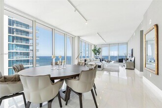 16901 Collins Ave, Unit 3005 in Sunny Isles Beach, FL - Foto de edificio - Building Photo