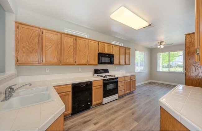 8199 Red Elk Dr in Elk Grove, CA - Building Photo - Building Photo