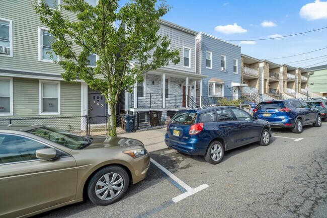 207 68th St in Guttenberg, NJ - Building Photo - Building Photo
