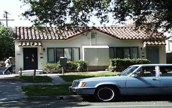 416 Riverdale Dr in Glendale, CA - Foto de edificio - Building Photo