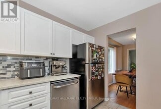 17 Ravenscroft Ct in Ottawa, ON - Building Photo - Building Photo