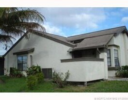 602 SW Jeanne St in Port St. Lucie, FL - Building Photo