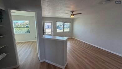 2268 Palmwood Dr in Dunedin, FL - Foto de edificio - Building Photo