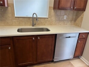 6614 Splashwater Dr in Flowery Branch, GA - Building Photo - Building Photo