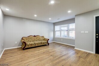 284 S 6th St in Newark, NJ - Building Photo - Building Photo
