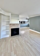 7045 Woodley Ave, Unit 212 in Los Angeles, CA - Foto de edificio - Building Photo