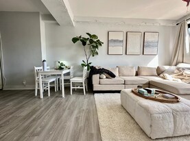 17 Bay State Rd, Unit 11D in Boston, MA - Building Photo