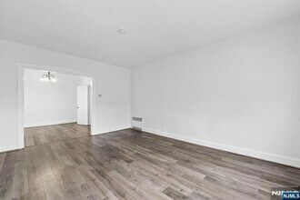 105 Van Riper Ave, Unit 1 in Clifton, NJ - Building Photo - Building Photo