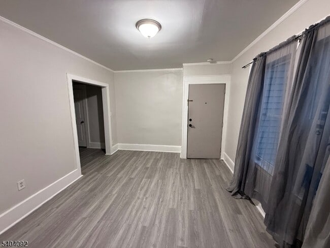 28 Kenmore Ave, Unit 30 in Newark, NJ - Building Photo - Building Photo