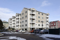 Quarry Hill Club & Condominiums in South Burlington, VT - Foto de edificio - Building Photo