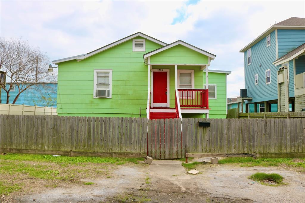 5703 Avenue Q in Galveston, TX - Building Photo