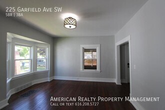 225 Garfield Ave SW in Grand Rapids, MI - Building Photo - Building Photo