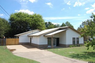 16215 Carole Dr in Whitehouse, TX - Building Photo