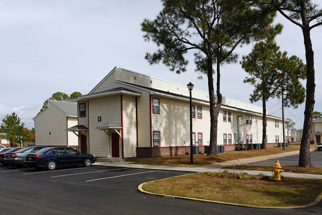 Emerald Pines in Gulfport, MS - Building Photo - Building Photo