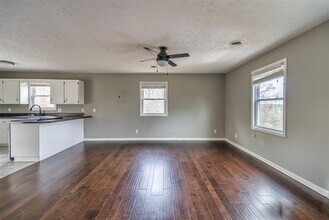 2426 Lewisburg Rd in Russellville, KY - Building Photo - Building Photo