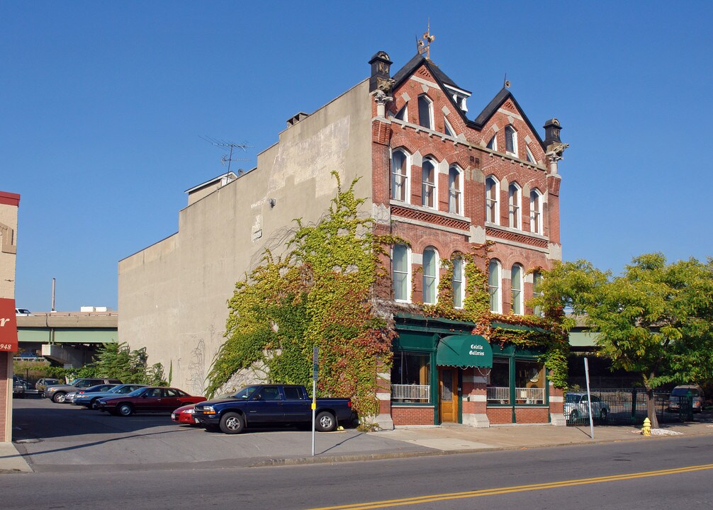 123 E Willow St in Syracuse, NY - Building Photo