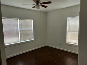 4817 12th Unit A St in Bacliff, TX - Building Photo - Building Photo