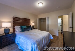 757 Highland Ave, Unit 223N in Needham, MA - Foto de edificio - Building Photo