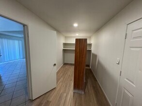 2701 W Charleston Ave in Phoenix, AZ - Foto de edificio - Building Photo