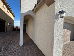 380 Larksong Ave in Henderson, NV - Building Photo - Building Photo