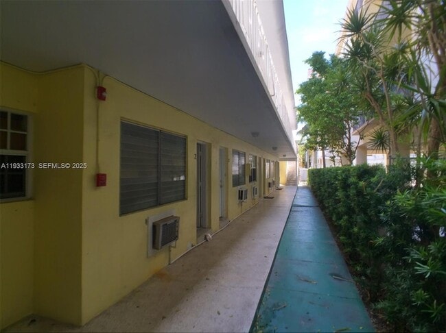 825 Euclid Ave, Unit 2 in Miami Beach, FL - Building Photo - Building Photo