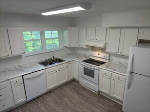 702 Pearl Dr in Charleston, WV - Building Photo - Building Photo