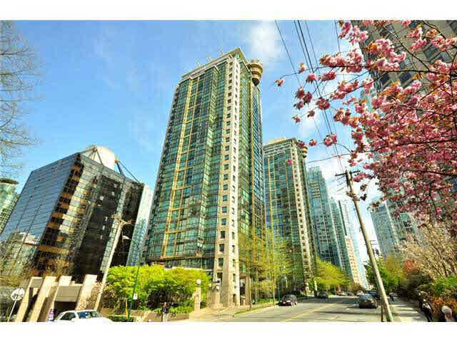 1367 Alberni St in Vancouver, BC - Building Photo