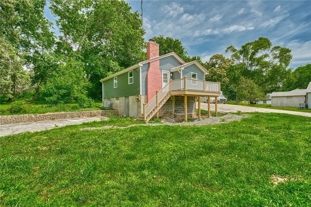 256 Macedon Center Rd in Fairport, NY - Building Photo