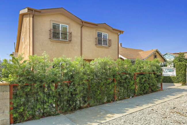 property at 3424 Bellevue Ave