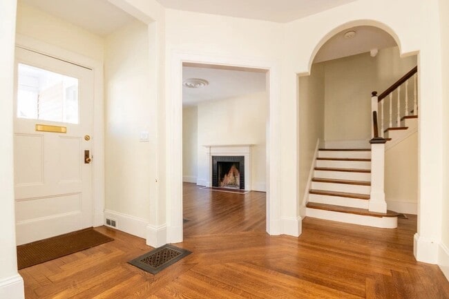 16 Fletcher St, Unit #A