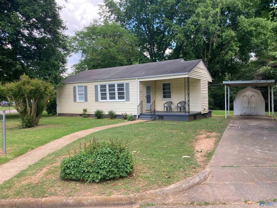 920 Parklane St NW in Huntsville, AL - Building Photo