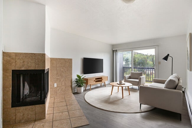 Straight Creek Apartments