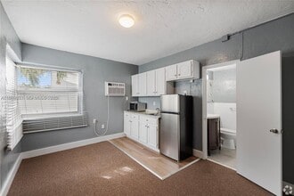 420 78th St in Miami Beach, FL - Foto de edificio - Building Photo