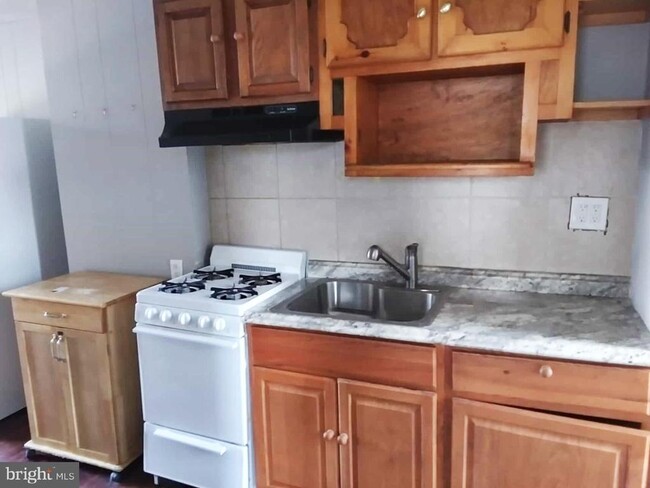 property at 420 W Ruscomb St